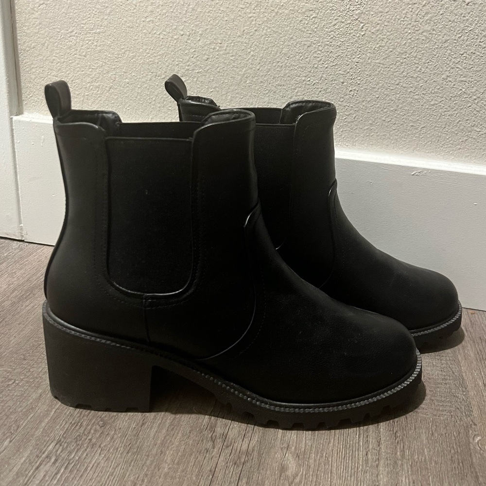 Black Heeled Chelsea Boots